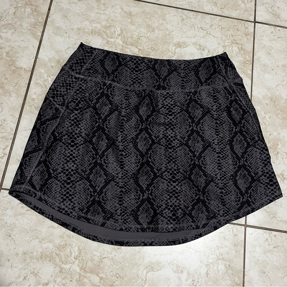 DSG Charcoal and Black Snake Patterned Skirt Medium
